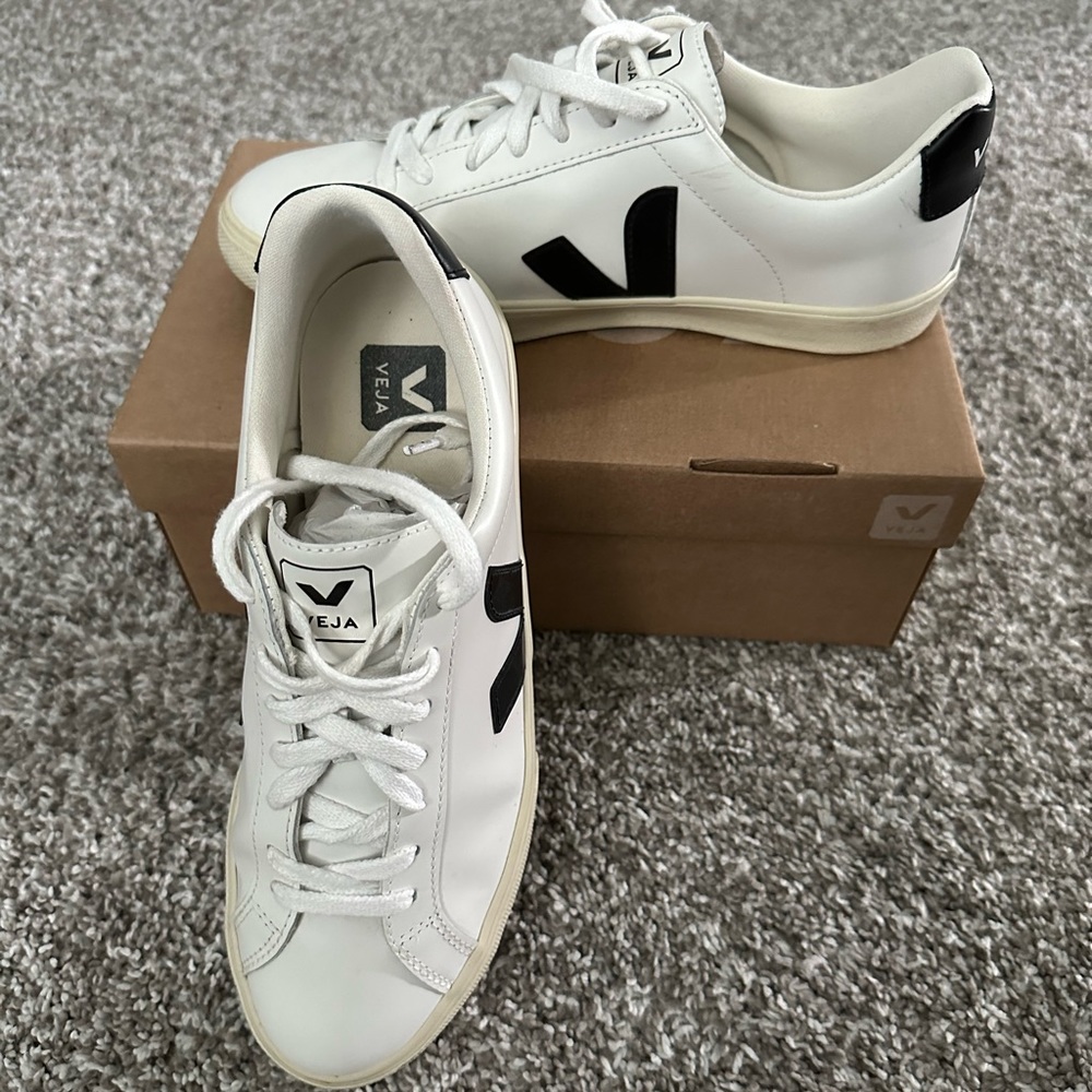 VEJA Esplar Leather Logo Sneakers